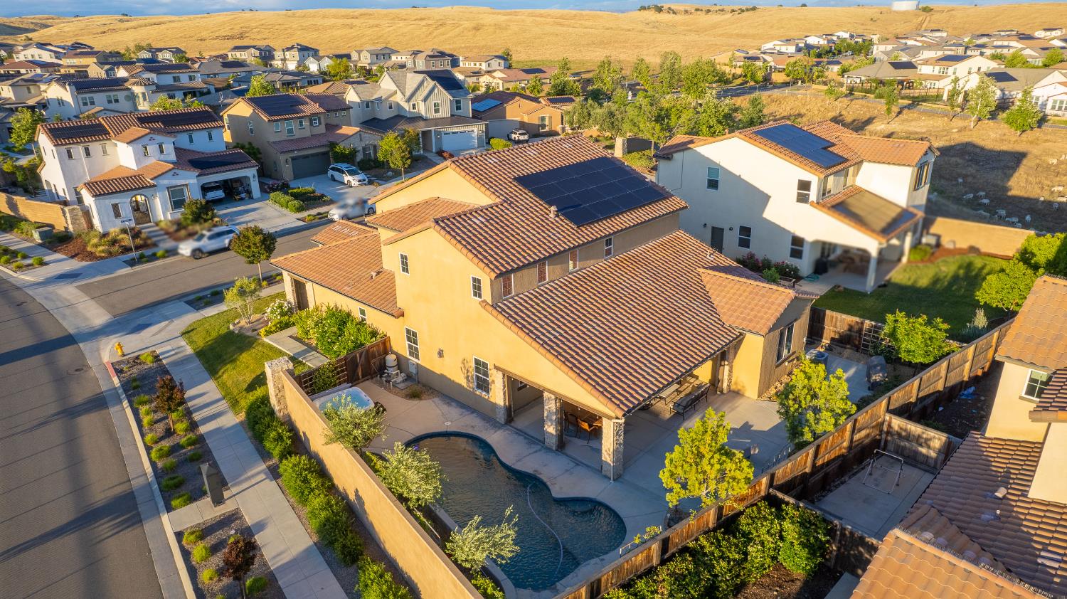 912 Vineyard Ct, Madera, CA 93636