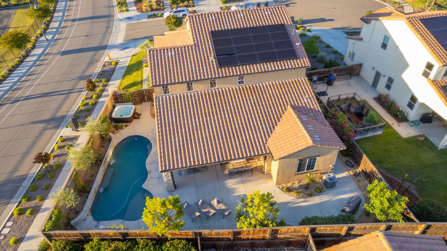 912 Vineyard Ct, Madera, CA 93636