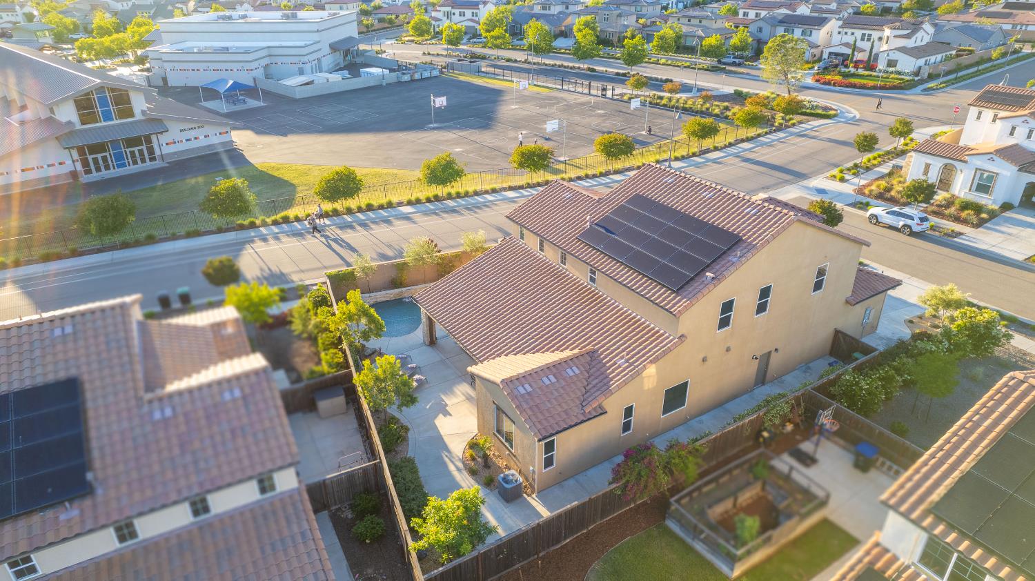 912 Vineyard Ct, Madera, CA 93636