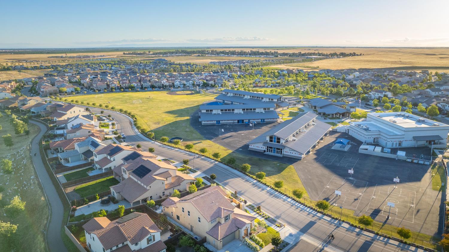 912 Vineyard Ct, Madera, CA 93636