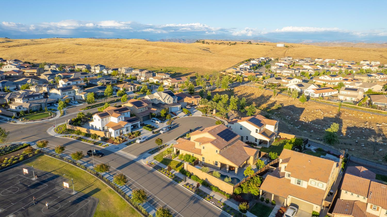 912 Vineyard Ct, Madera, CA 93636