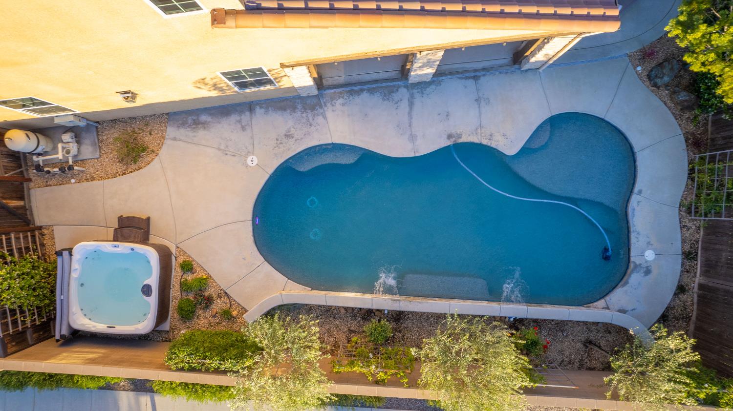 912 Vineyard Ct, Madera, CA 93636