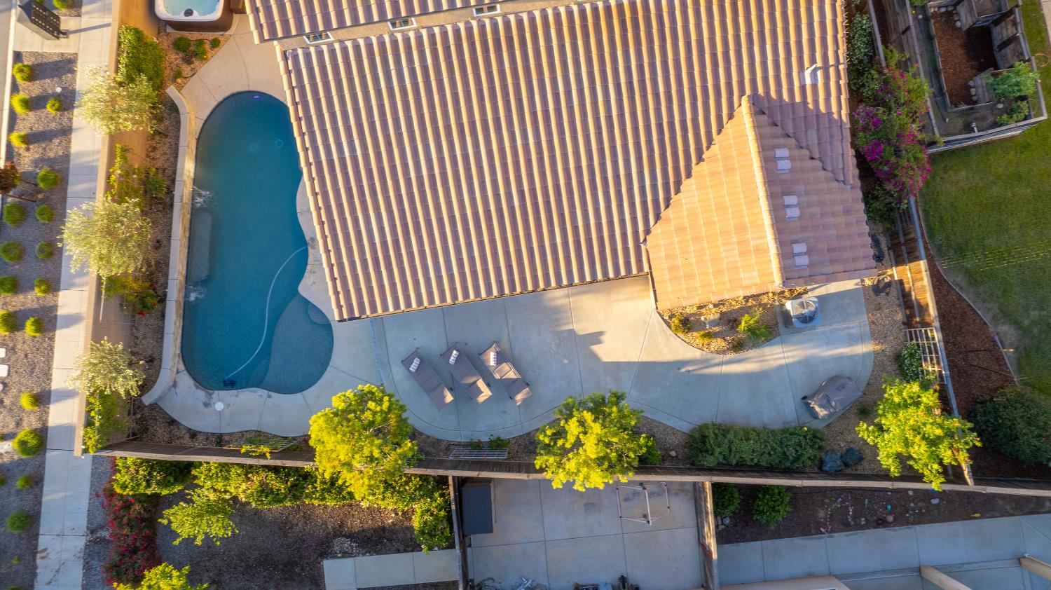 912 Vineyard Ct, Madera, CA 93636