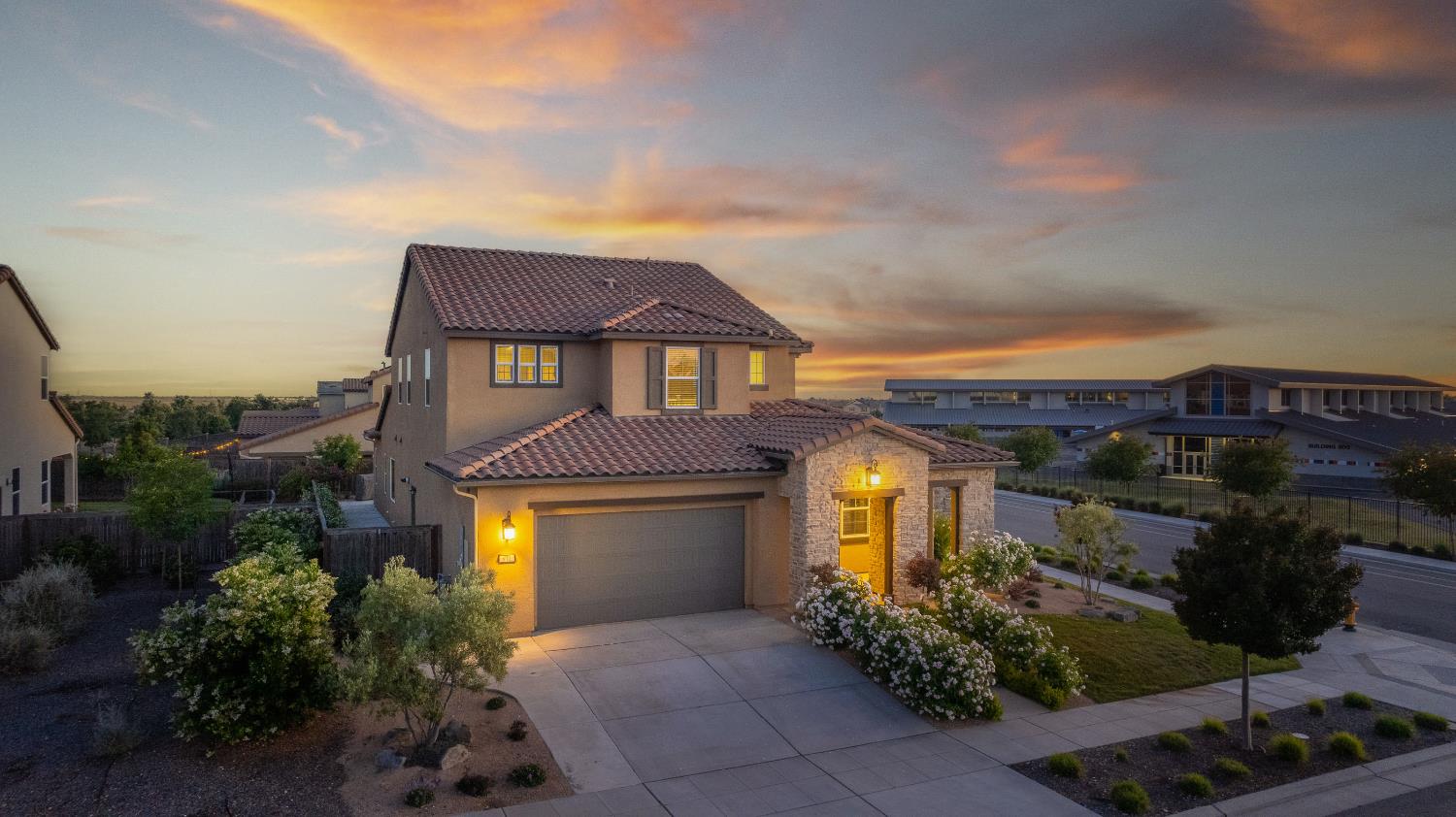 912 Vineyard Ct, Madera, CA 93636