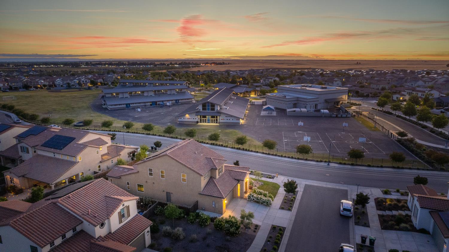 912 Vineyard Ct, Madera, CA 93636