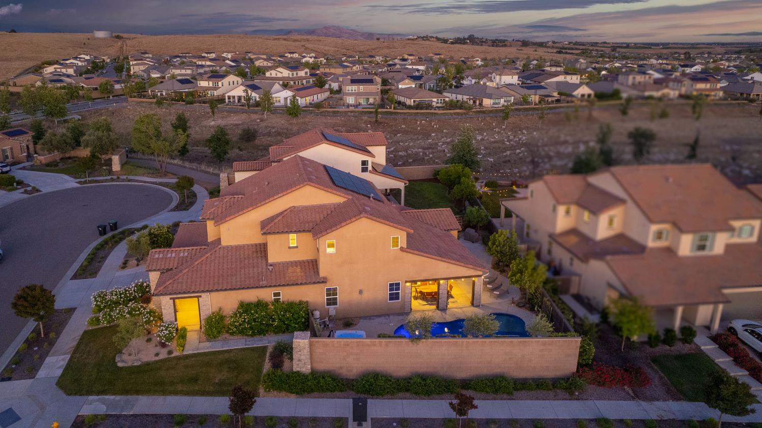 912 Vineyard Ct, Madera, CA 93636