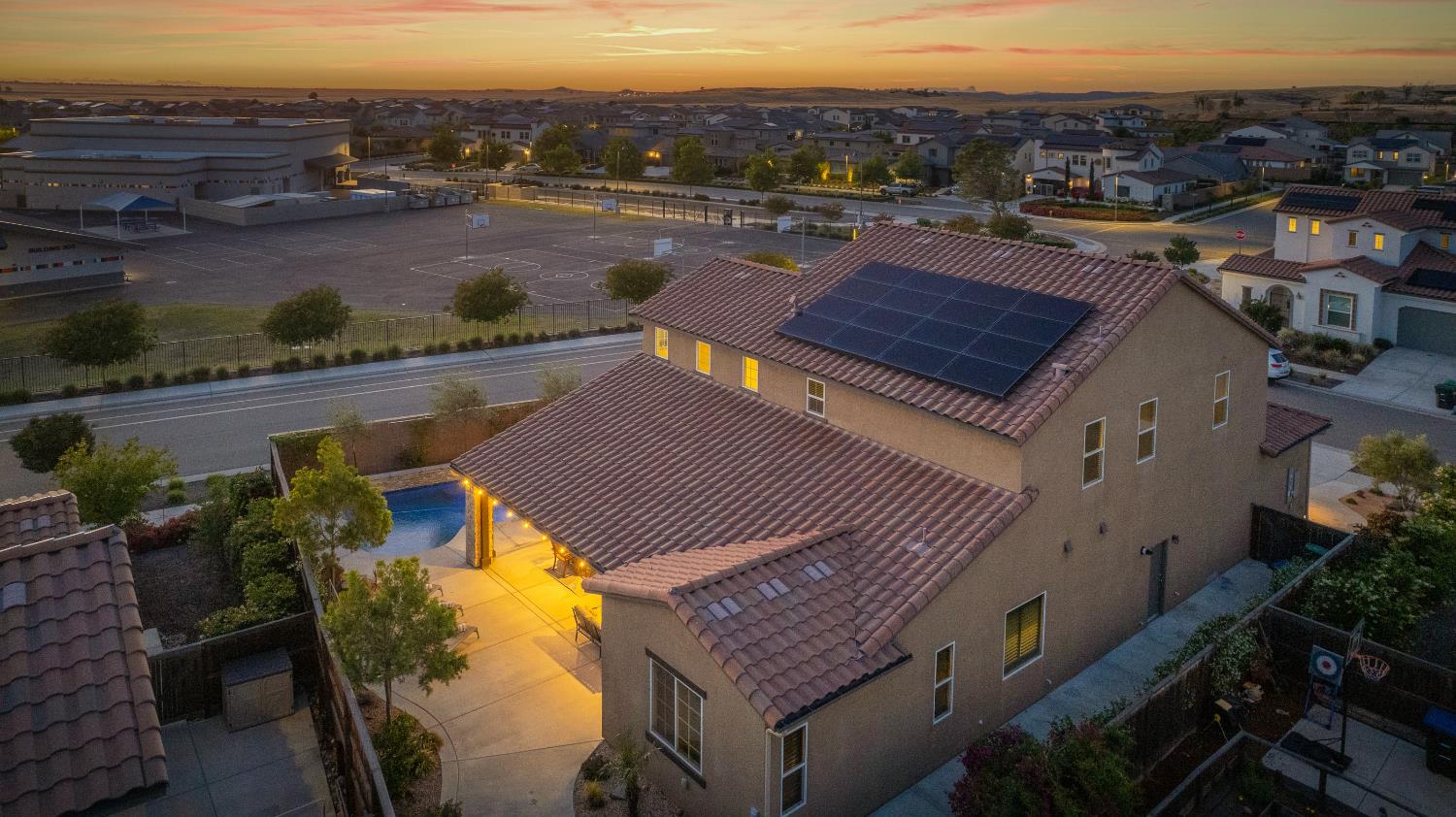 912 Vineyard Ct, Madera, CA 93636