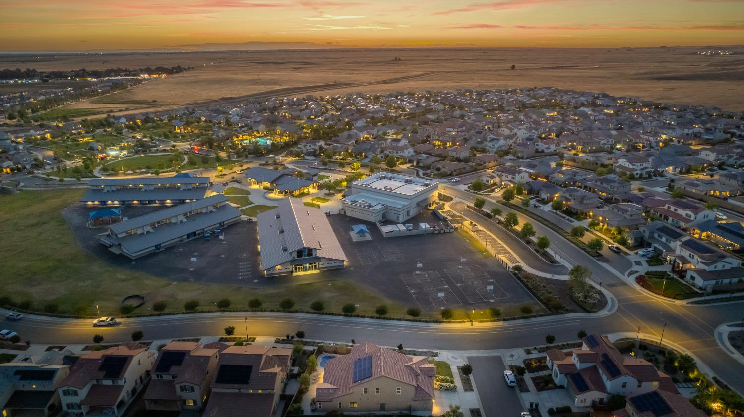 912 Vineyard Ct, Madera, CA 93636