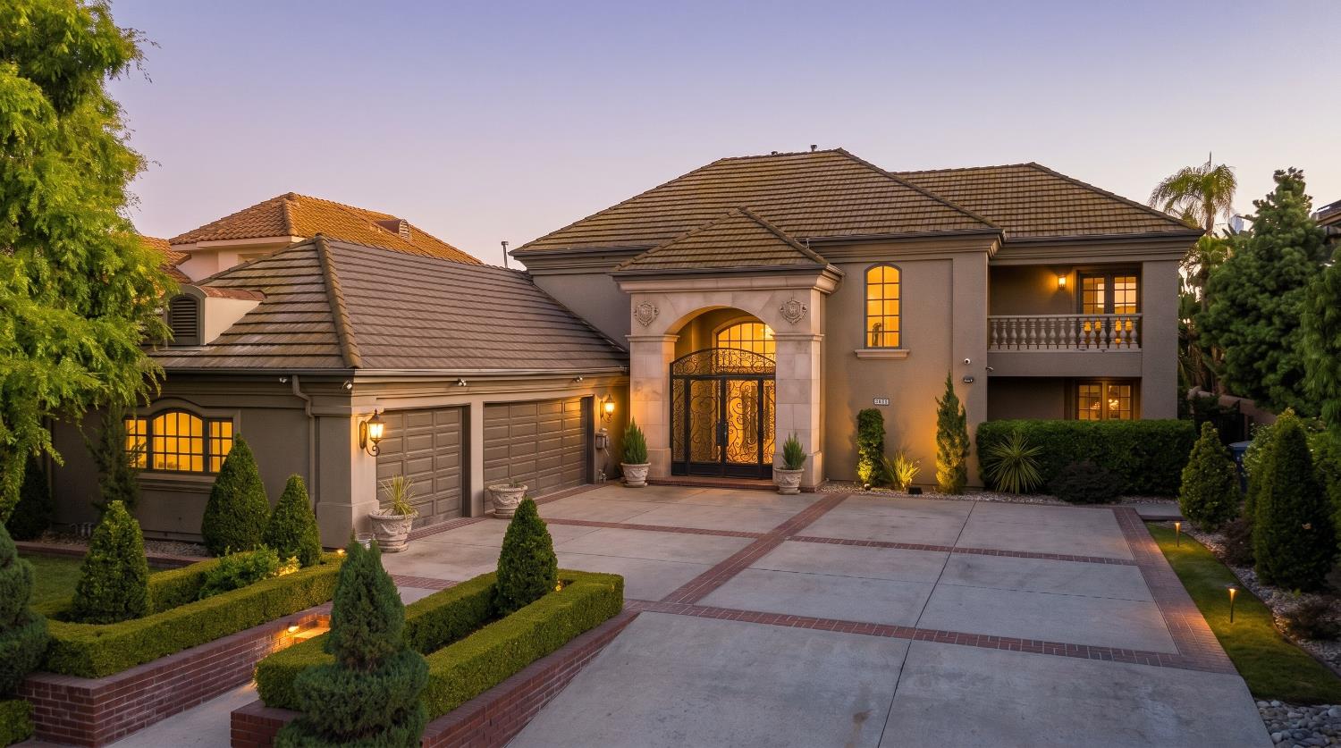 2635 W Lake Van Ness Cir, Fresno, CA 93711