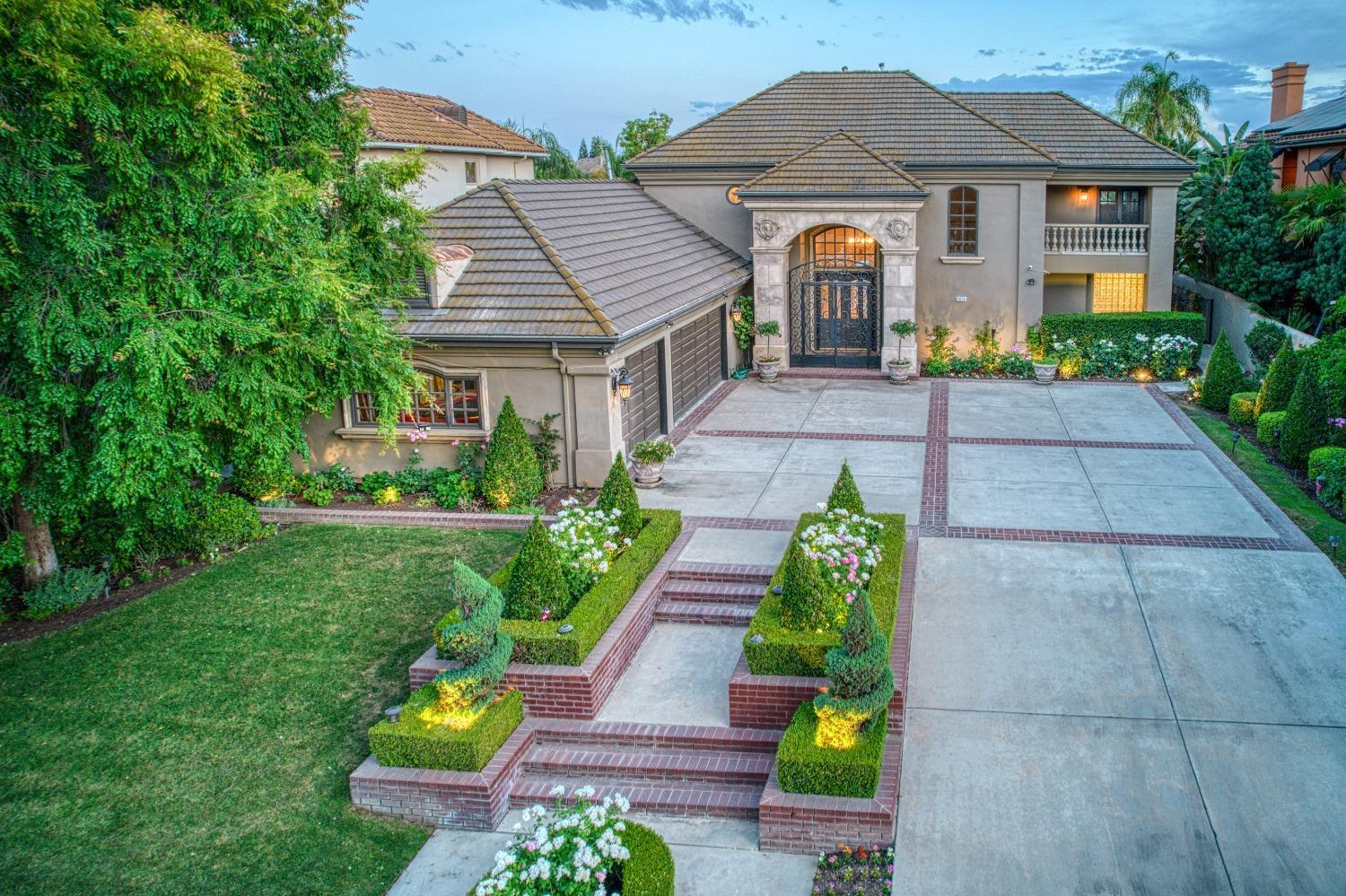 2635 W Lake Van Ness Cir, Fresno, CA 93711