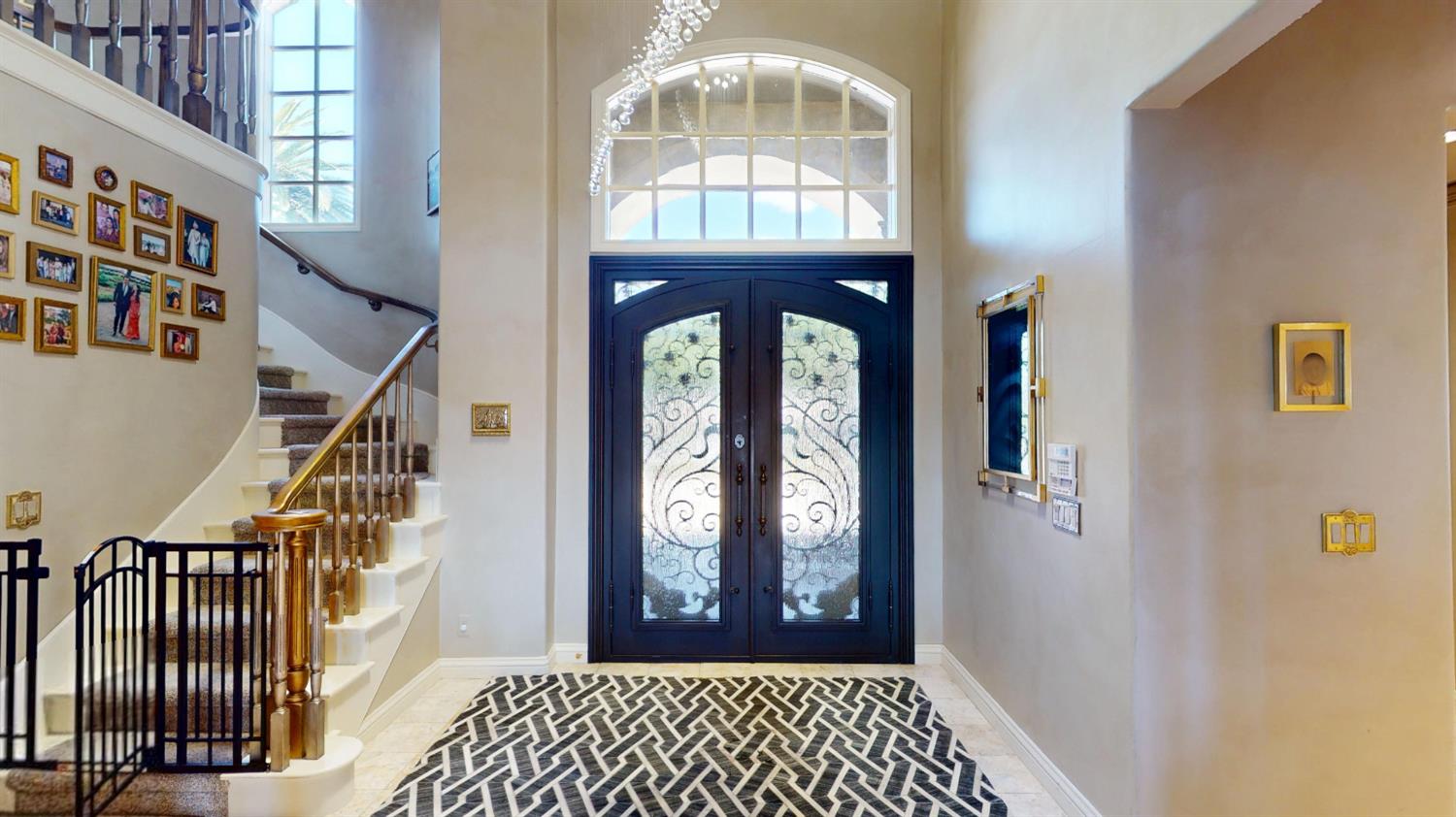 2635 W Lake Van Ness Cir, Fresno, CA 93711