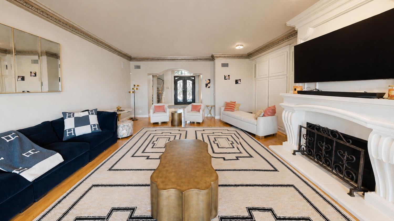 2635 W Lake Van Ness Cir, Fresno, CA 93711