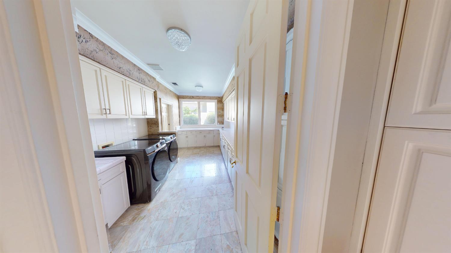 2635 W Lake Van Ness Cir, Fresno, CA 93711