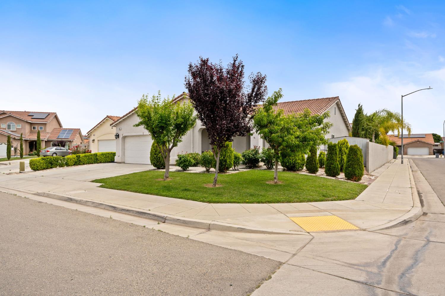 4670 N Constance Ave, Fresno, CA 93722