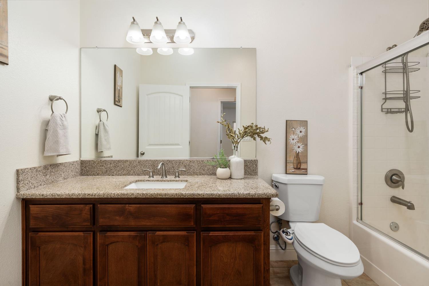 4670 N Constance Ave, Fresno, CA 93722