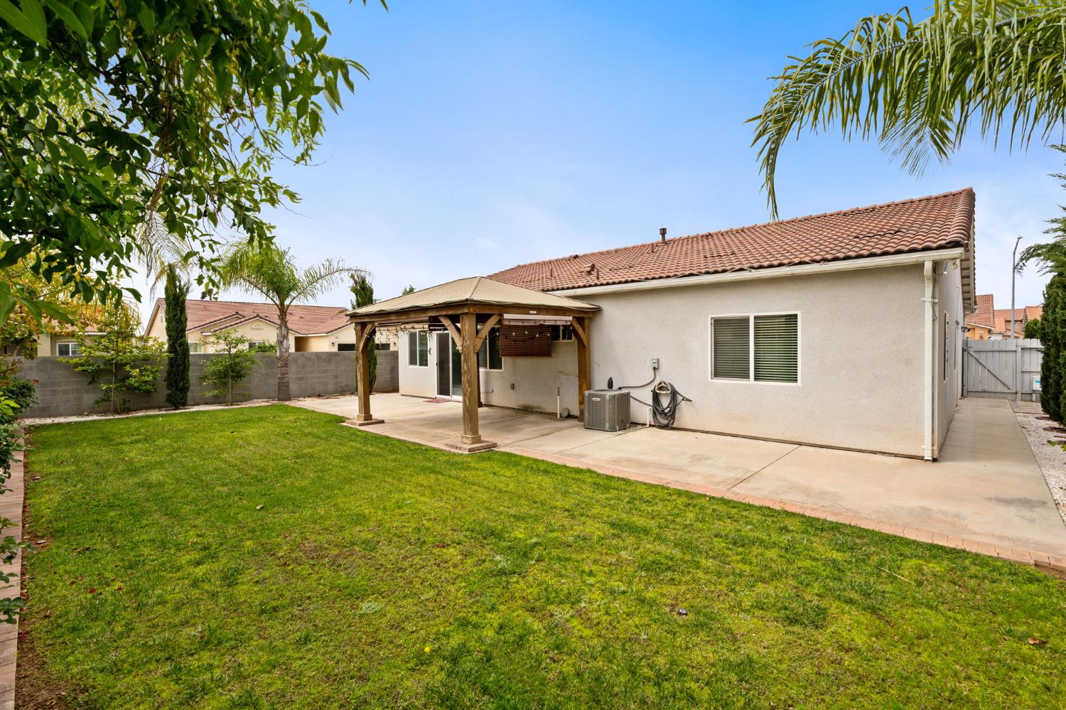 4670 N Constance Ave, Fresno, CA 93722