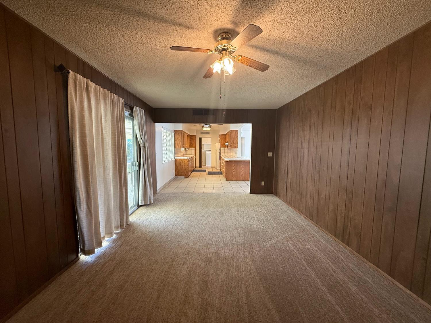 257 N Roberts Pl, Dinuba, CA 93618