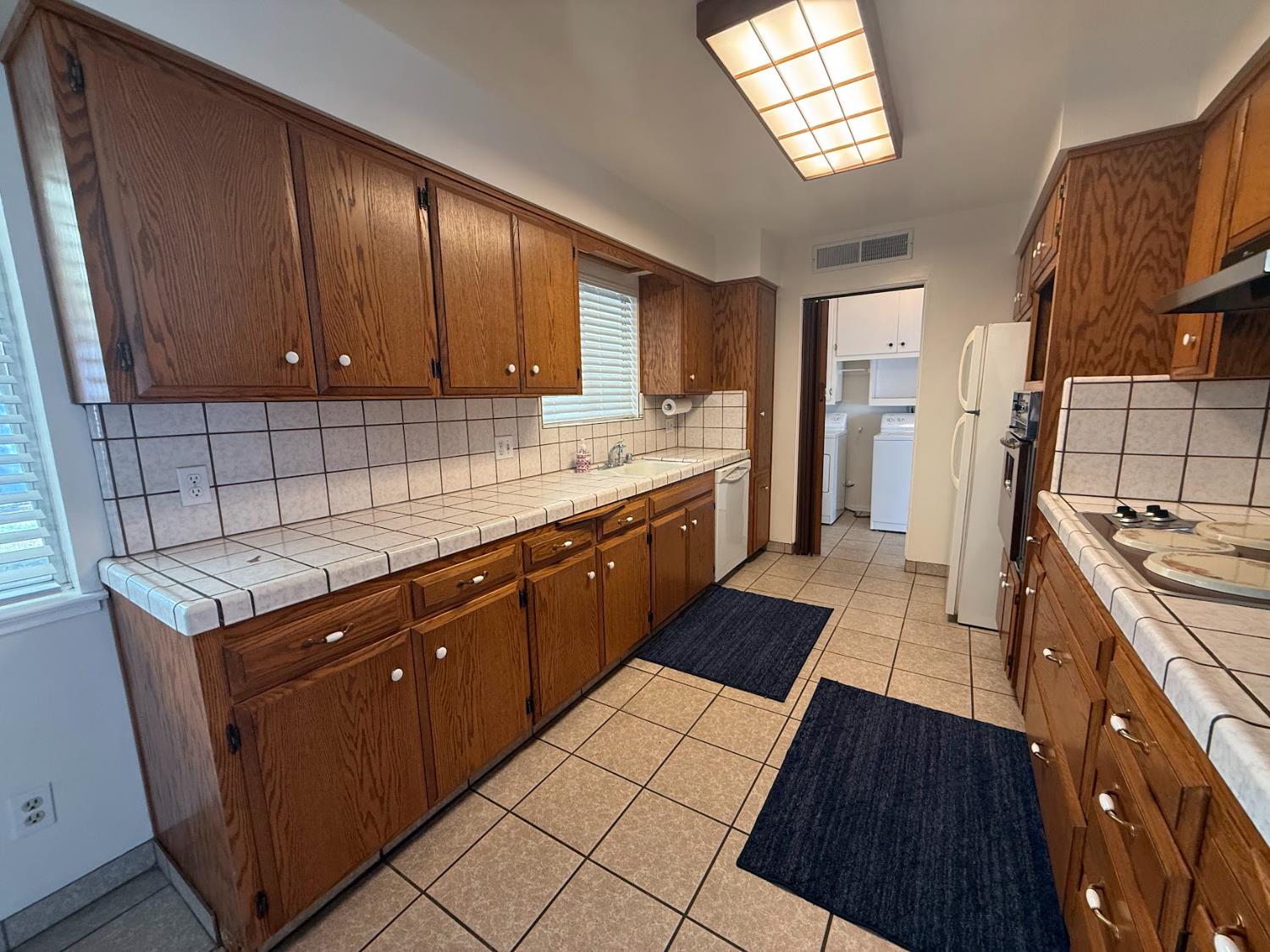 257 N Roberts Pl, Dinuba, CA 93618