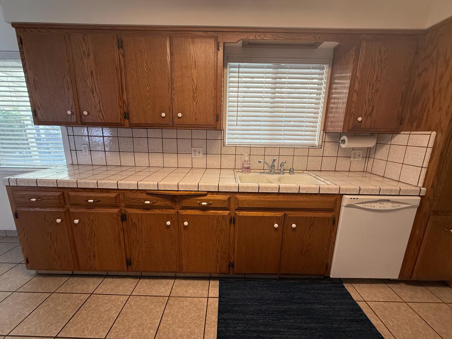 257 N Roberts Pl, Dinuba, CA 93618