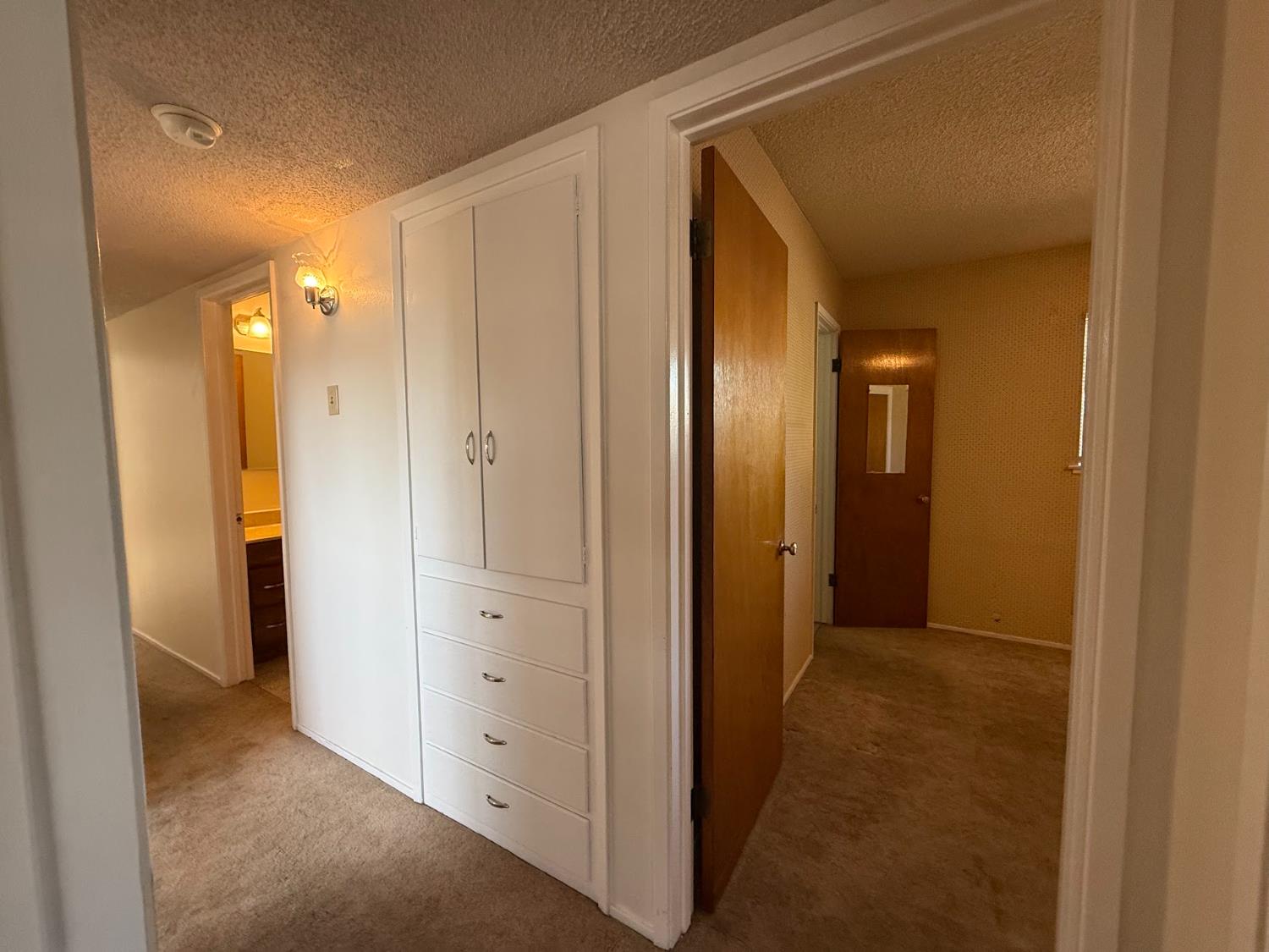 257 N Roberts Pl, Dinuba, CA 93618