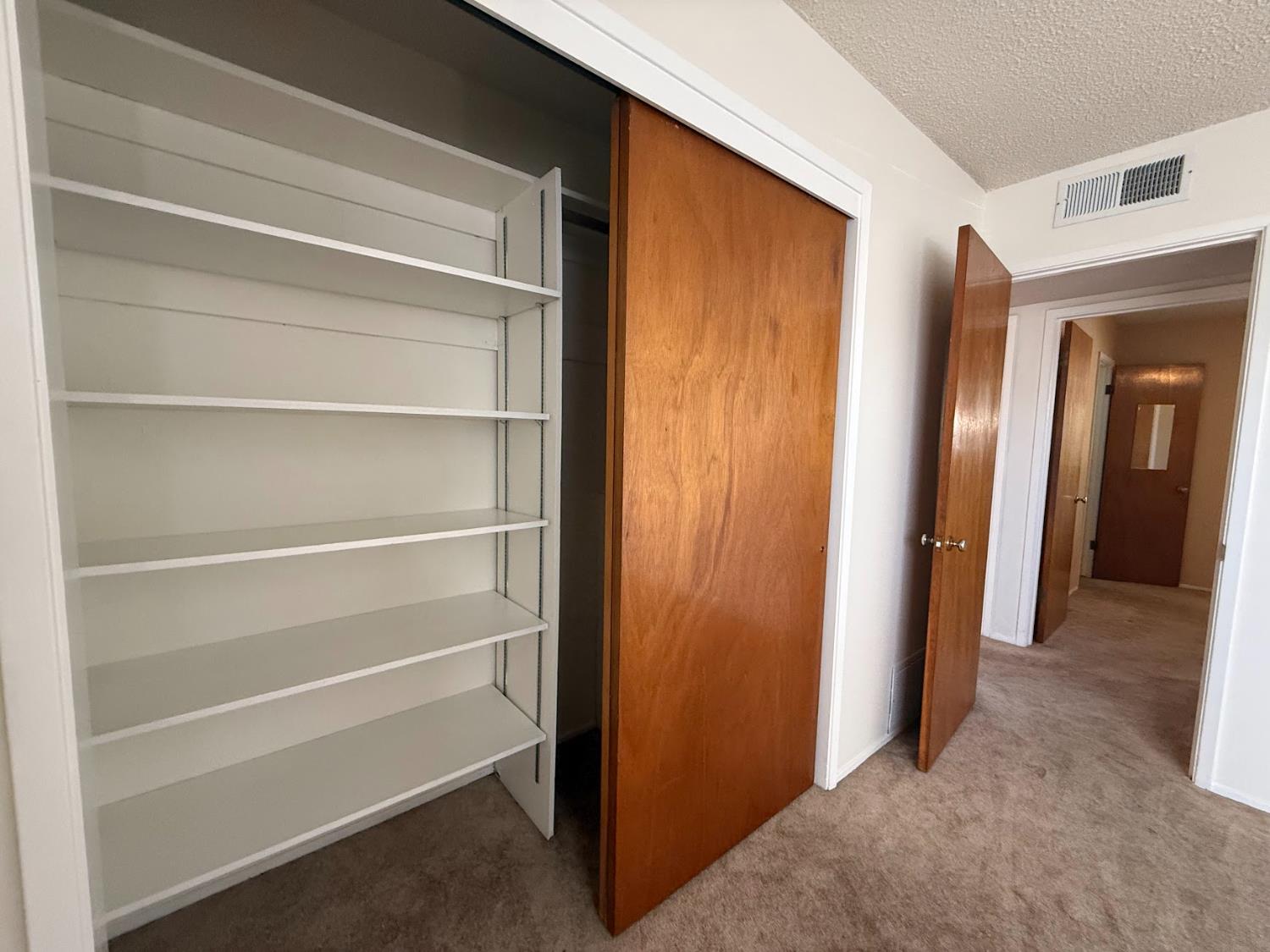 257 N Roberts Pl, Dinuba, CA 93618