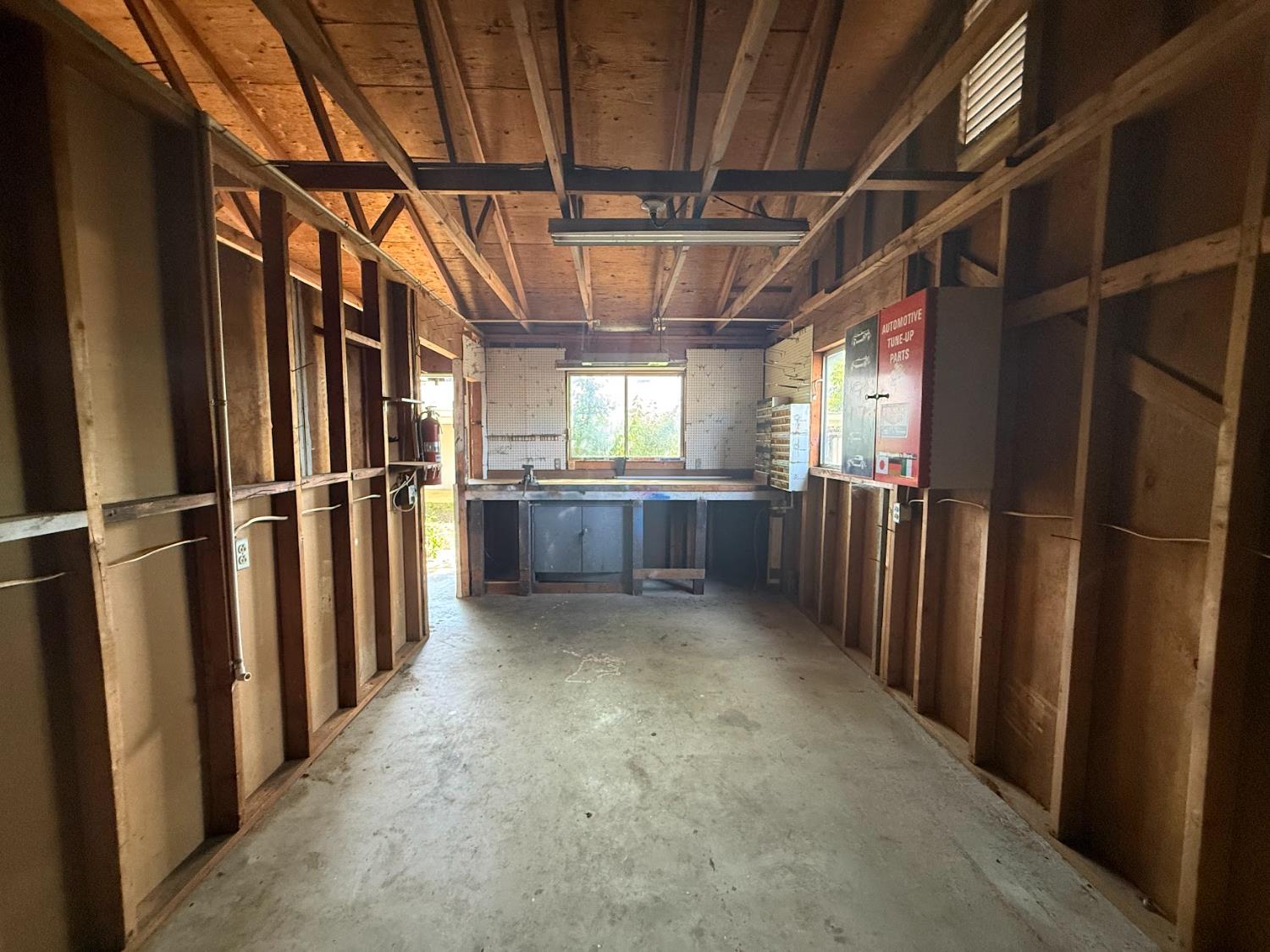 257 N Roberts Pl, Dinuba, CA 93618