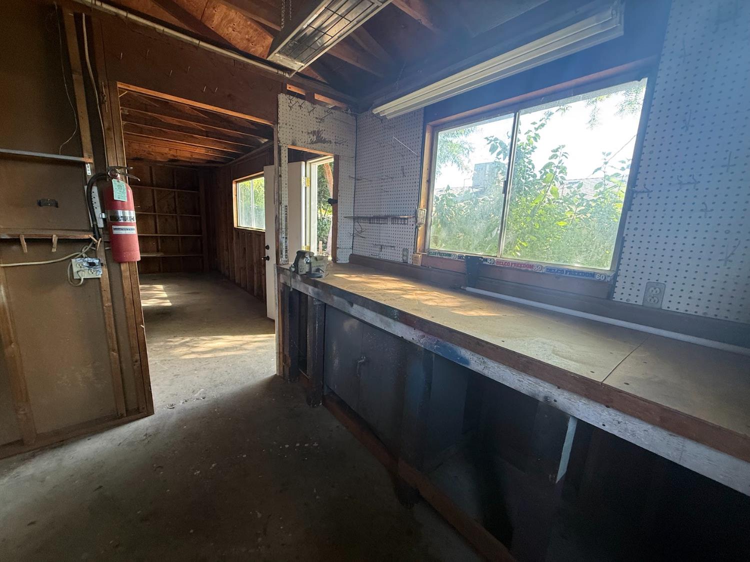 257 N Roberts Pl, Dinuba, CA 93618