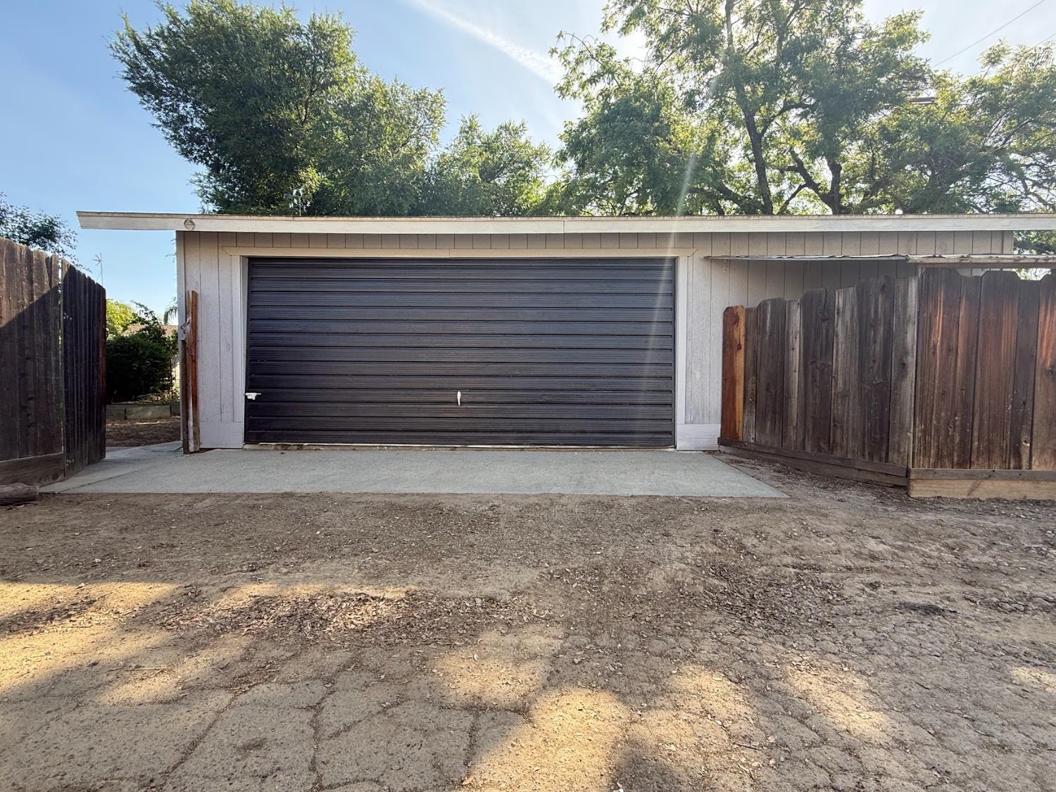 257 N Roberts Pl, Dinuba, CA 93618