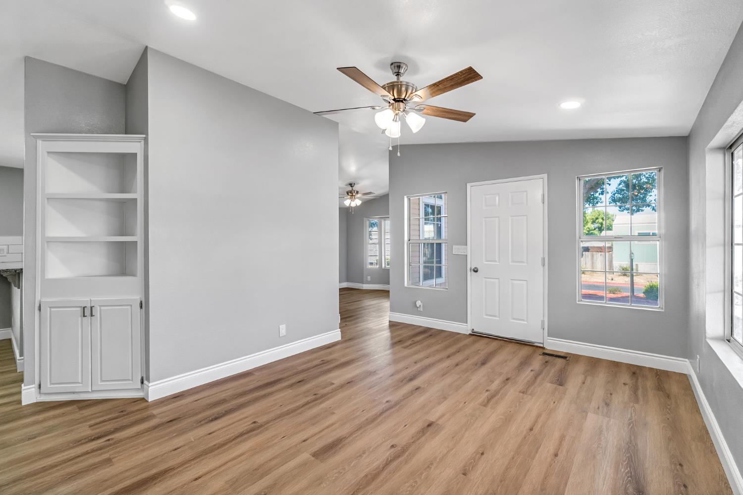 1218 E Cleveland Ave #103, Madera, CA 93638