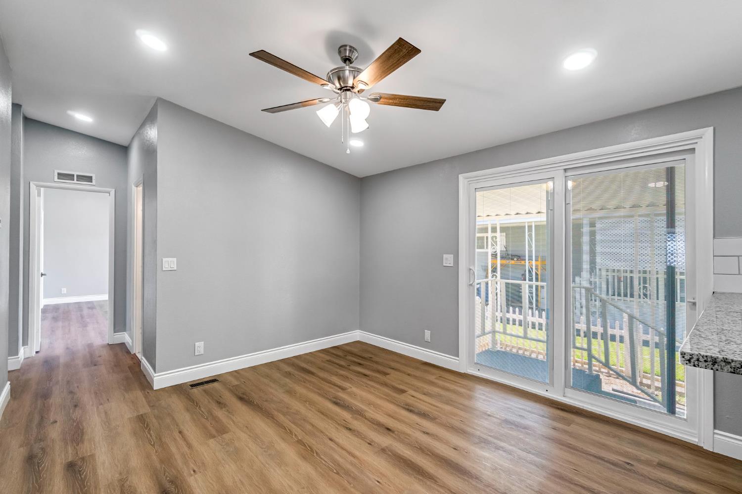 1218 E Cleveland Ave #103, Madera, CA 93638