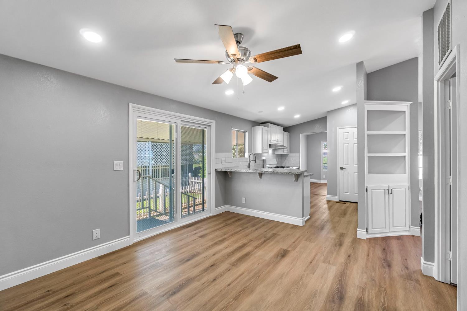 1218 E Cleveland Ave #103, Madera, CA 93638