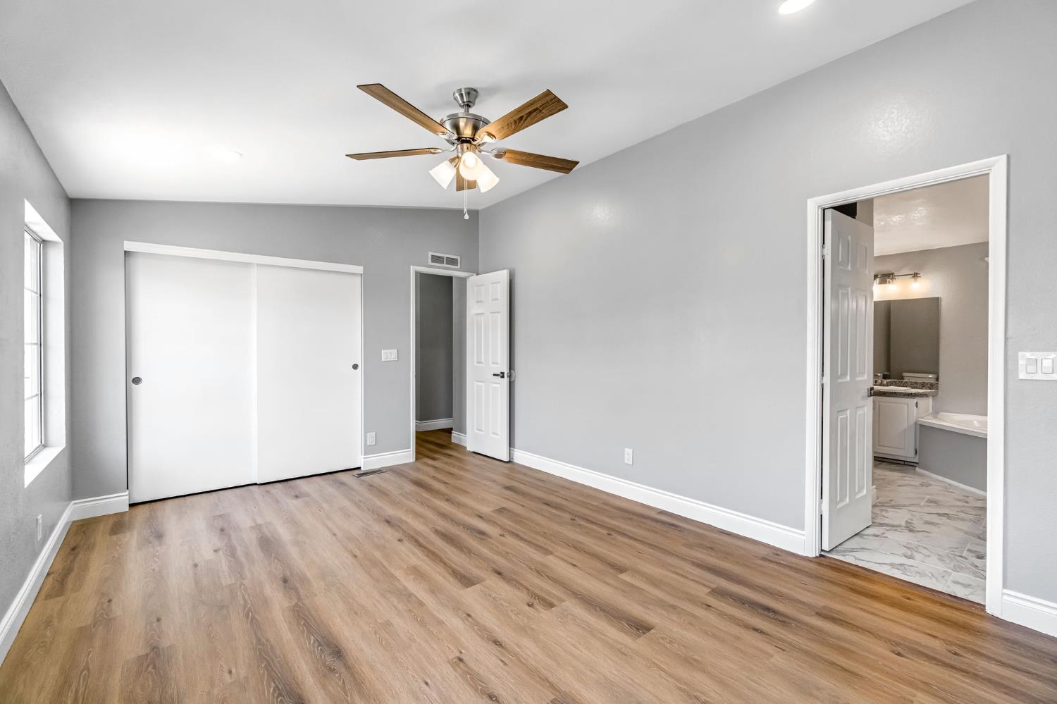 1218 E Cleveland Ave #103, Madera, CA 93638