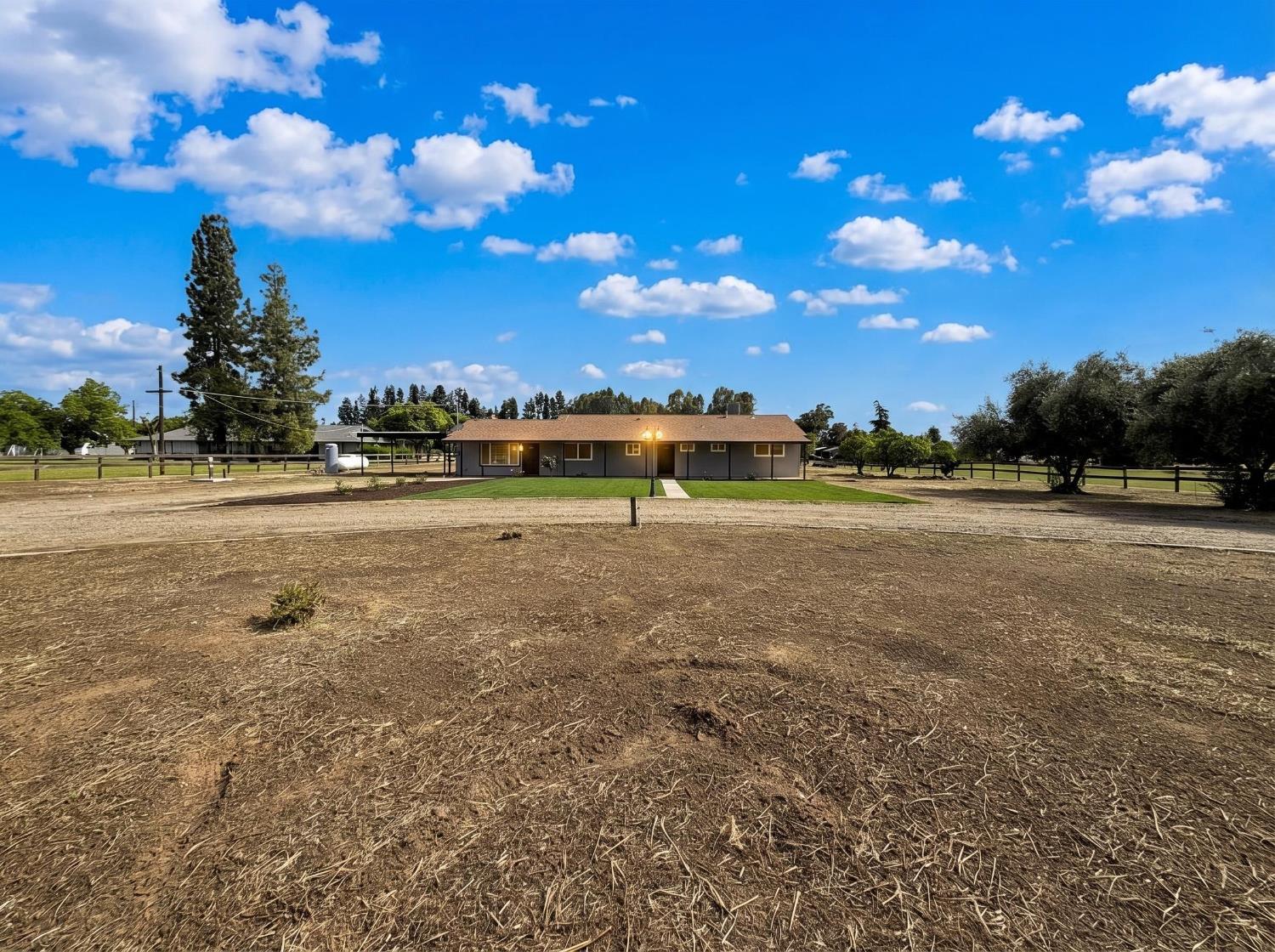 7403 E Alluvial Ave, Clovis, CA 93619