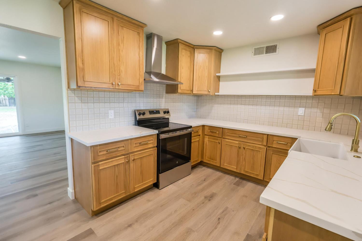 7403 E Alluvial Ave, Clovis, CA 93619