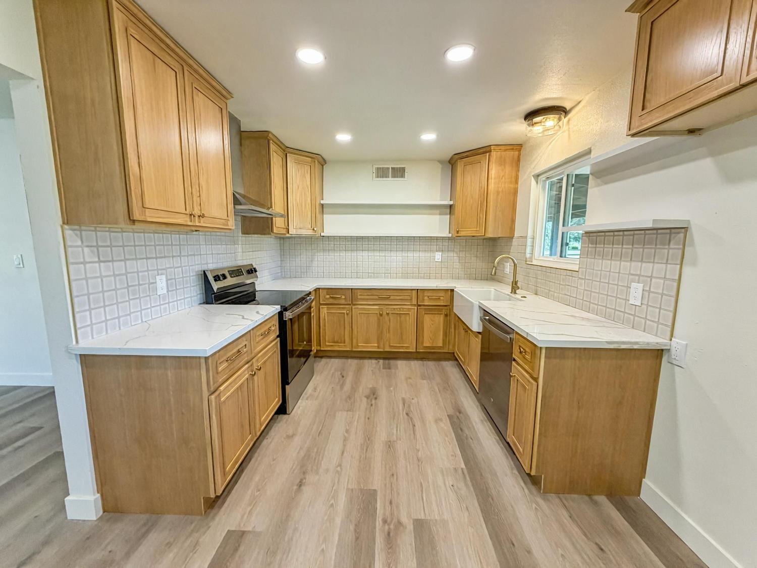 7403 E Alluvial Ave, Clovis, CA 93619