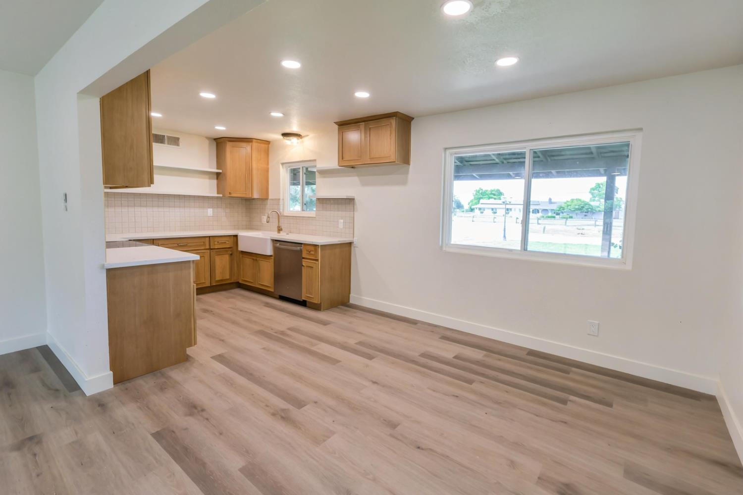 7403 E Alluvial Ave, Clovis, CA 93619