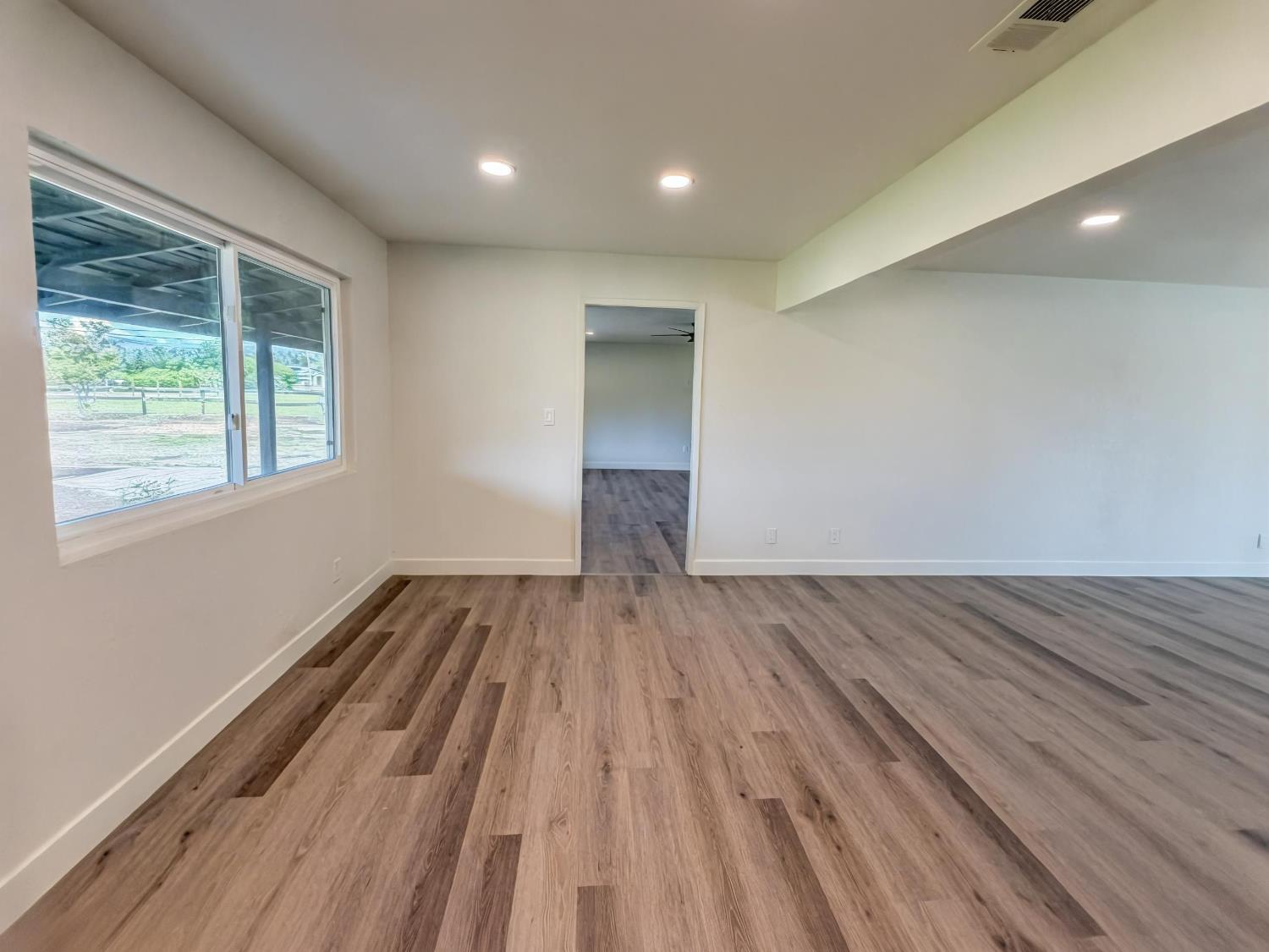 7403 E Alluvial Ave, Clovis, CA 93619