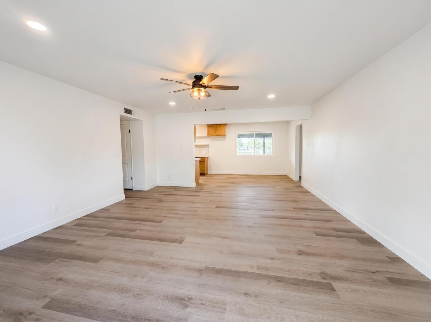 7403 E Alluvial Ave, Clovis, CA 93619