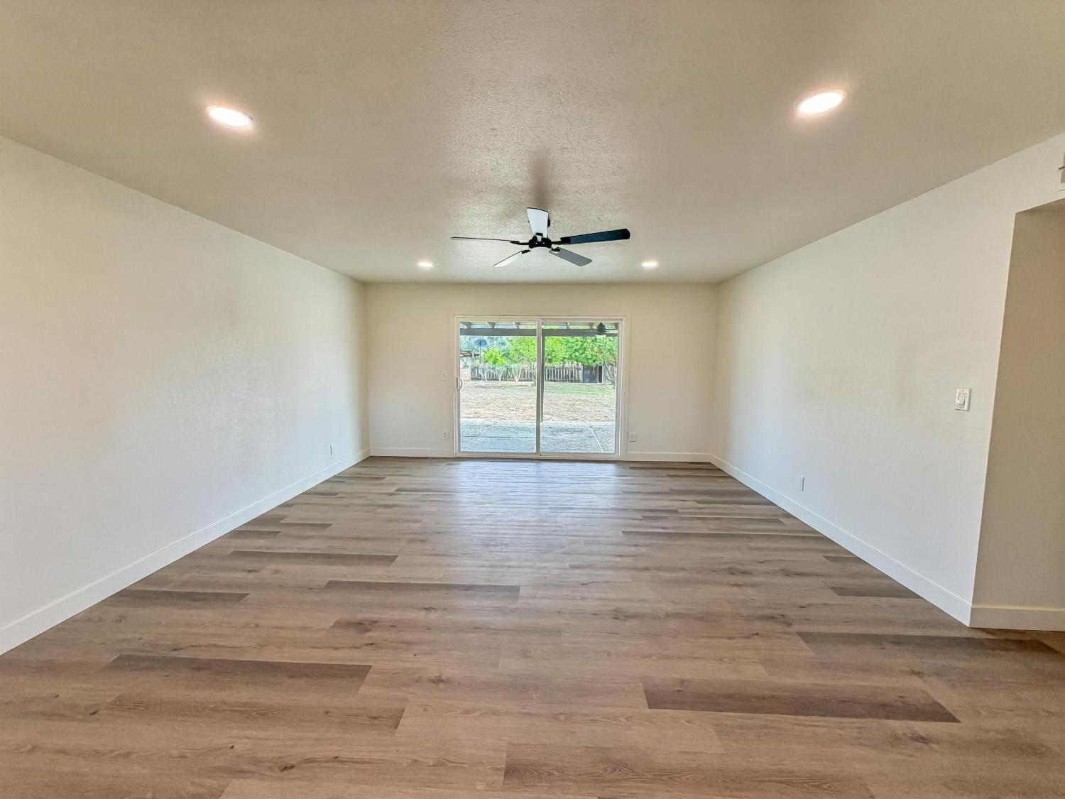 7403 E Alluvial Ave, Clovis, CA 93619