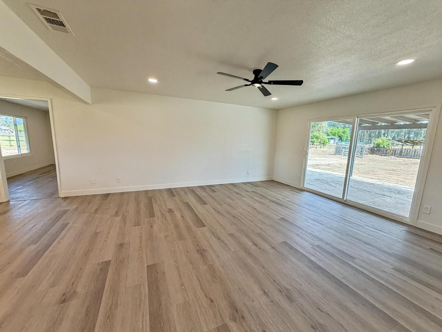 7403 E Alluvial Ave, Clovis, CA 93619