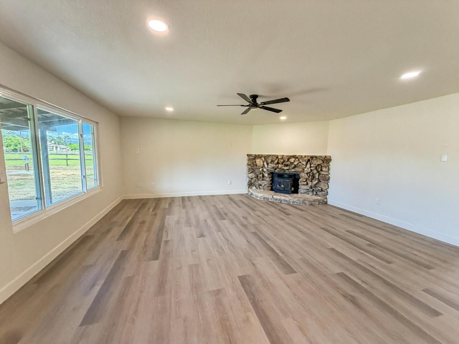 7403 E Alluvial Ave, Clovis, CA 93619