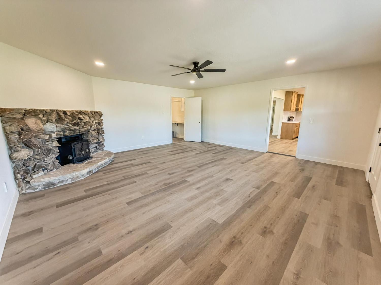 7403 E Alluvial Ave, Clovis, CA 93619