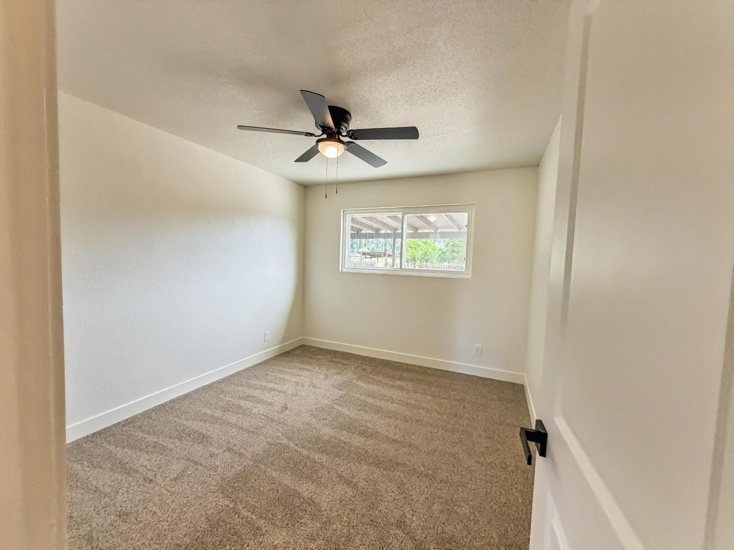 7403 E Alluvial Ave, Clovis, CA 93619