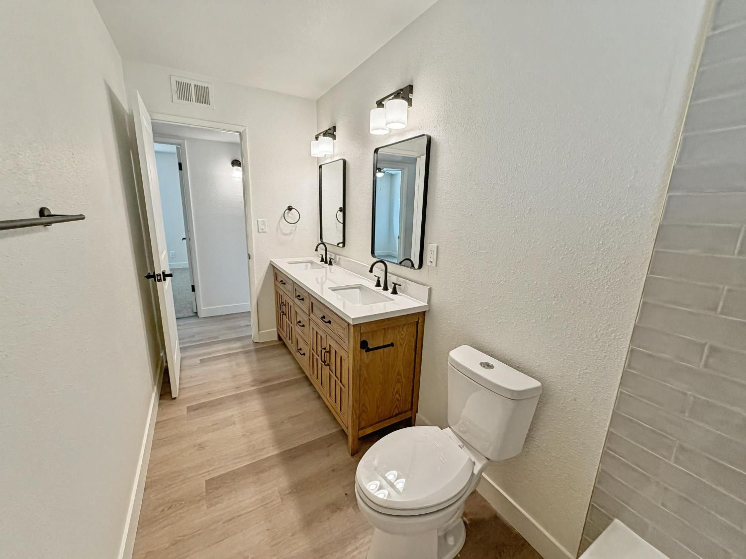 7403 E Alluvial Ave, Clovis, CA 93619