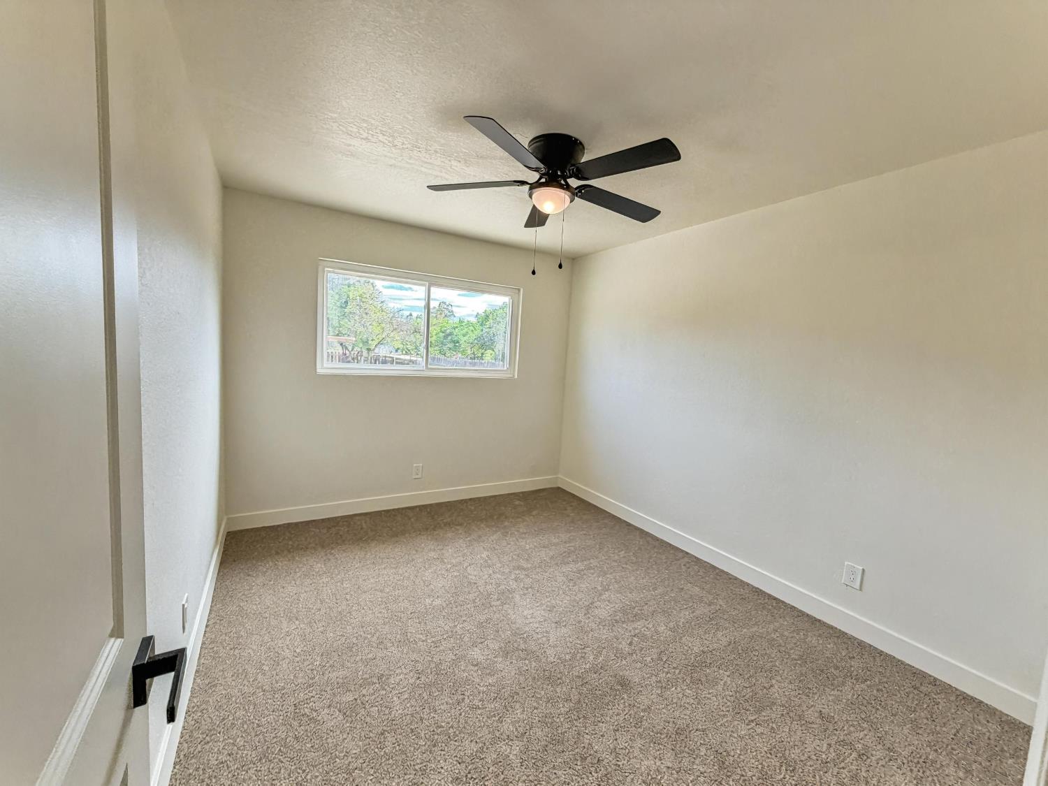 7403 E Alluvial Ave, Clovis, CA 93619