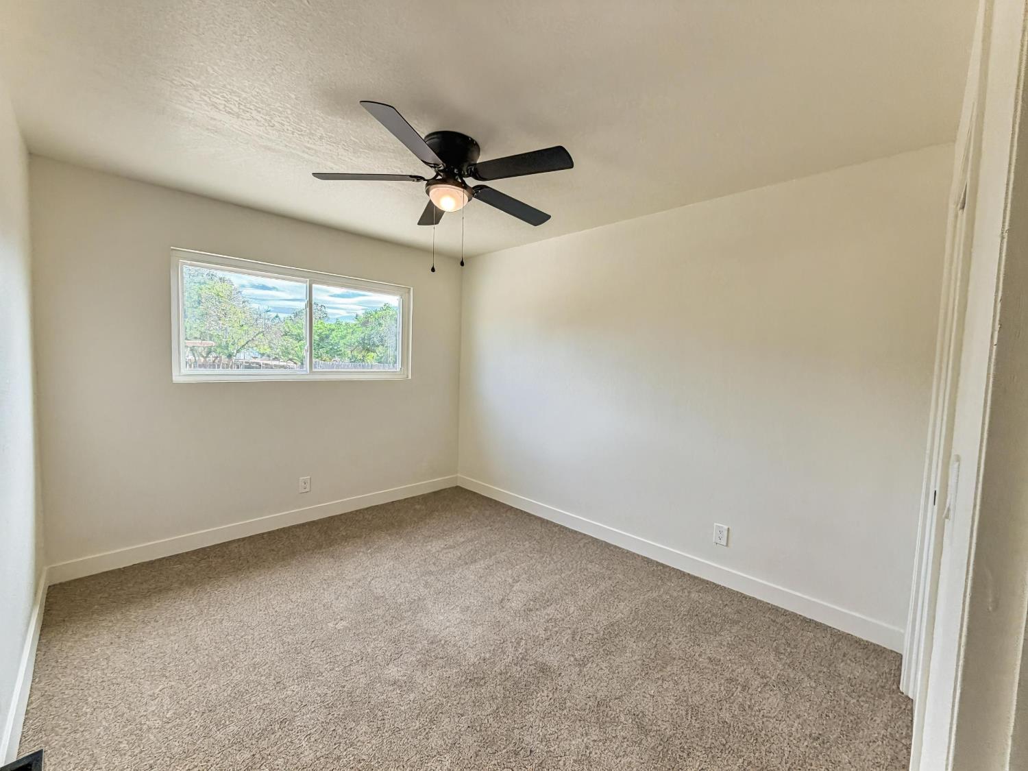 7403 E Alluvial Ave, Clovis, CA 93619