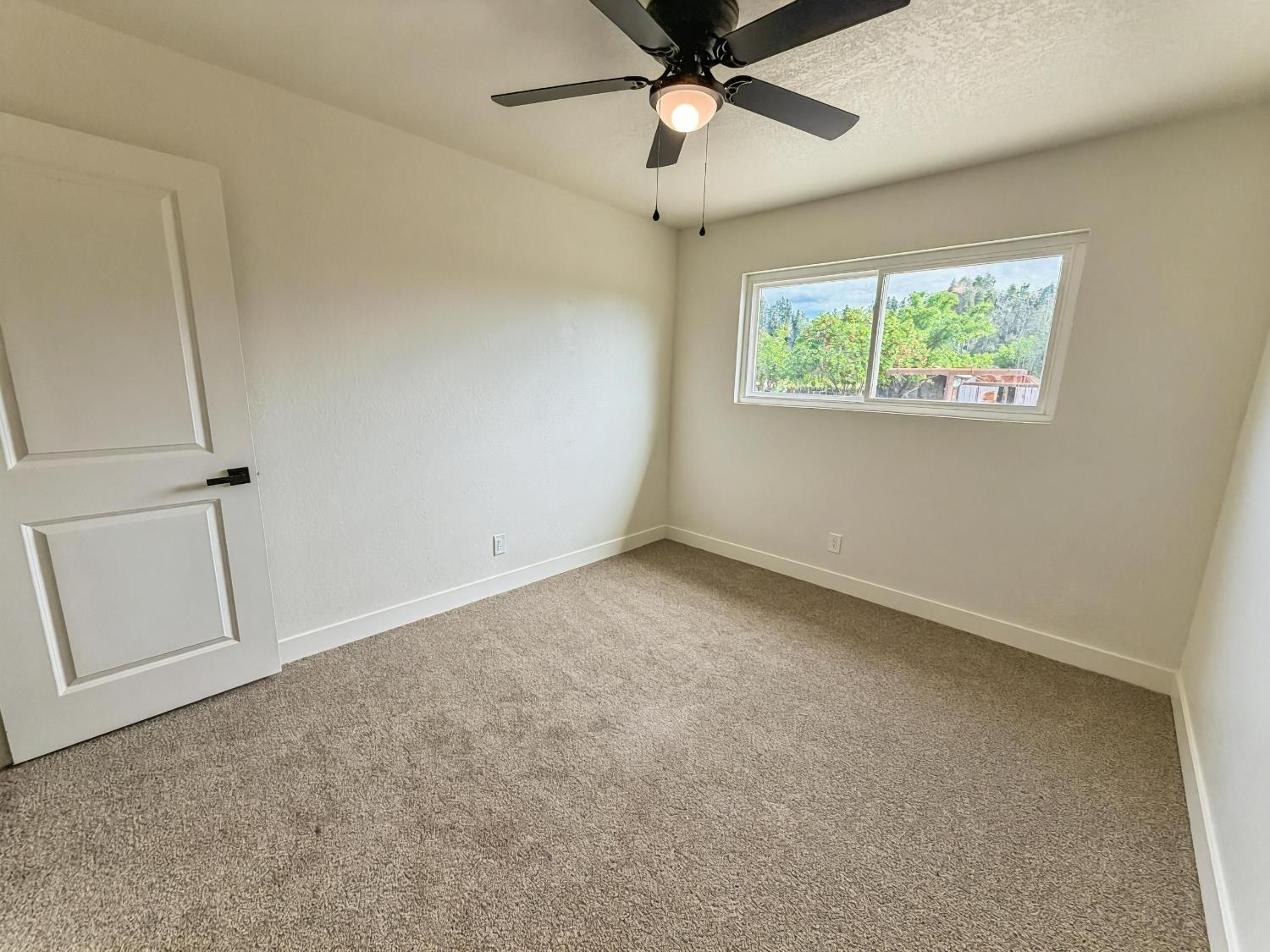 7403 E Alluvial Ave, Clovis, CA 93619