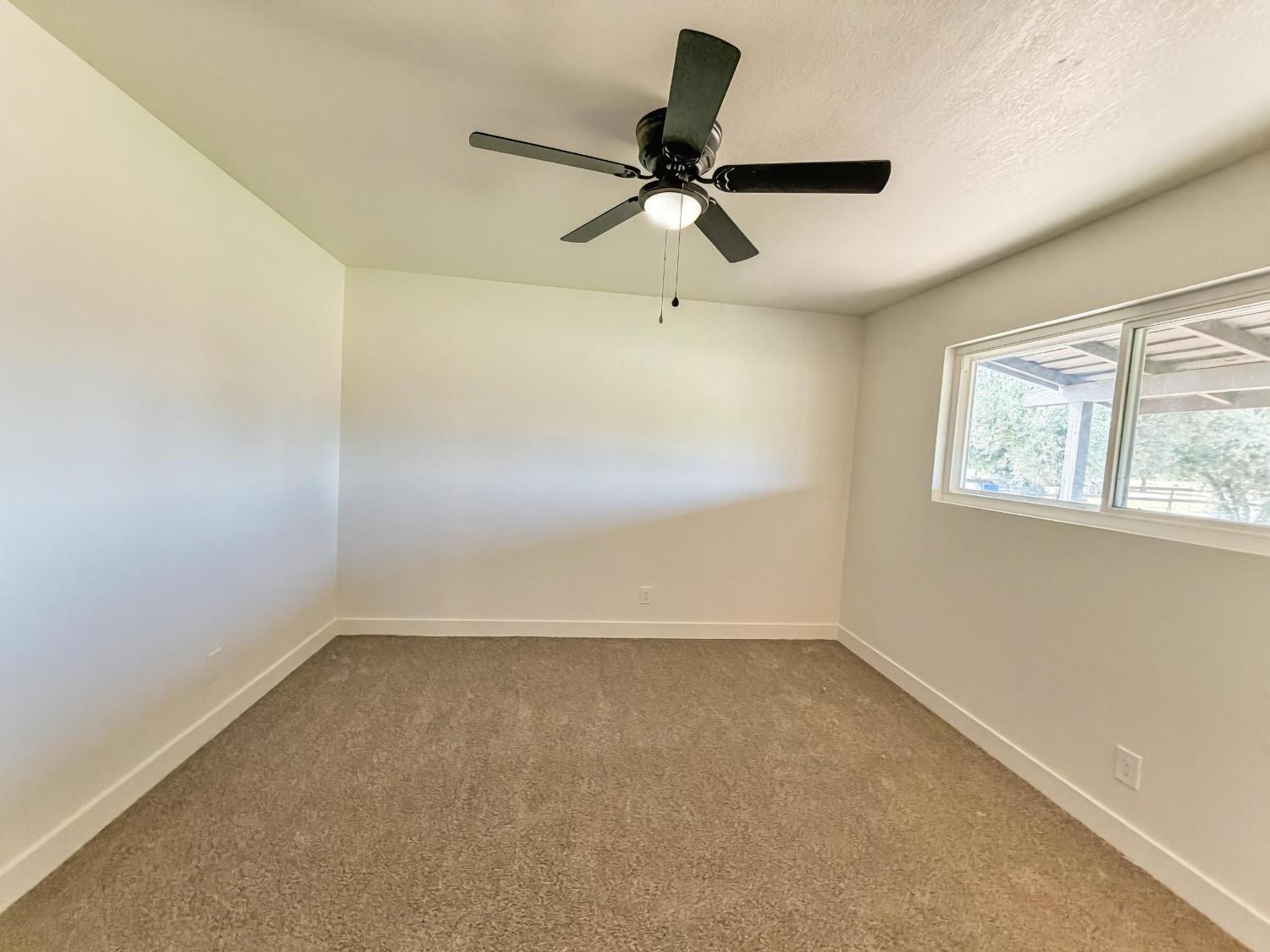 7403 E Alluvial Ave, Clovis, CA 93619