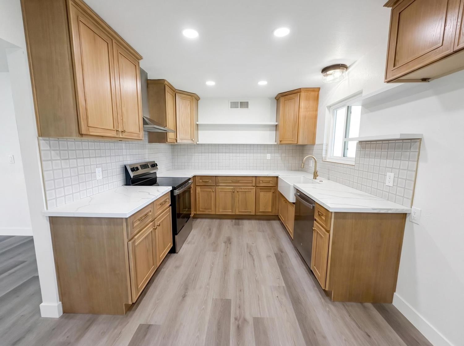 7403 E Alluvial Ave, Clovis, CA 93619