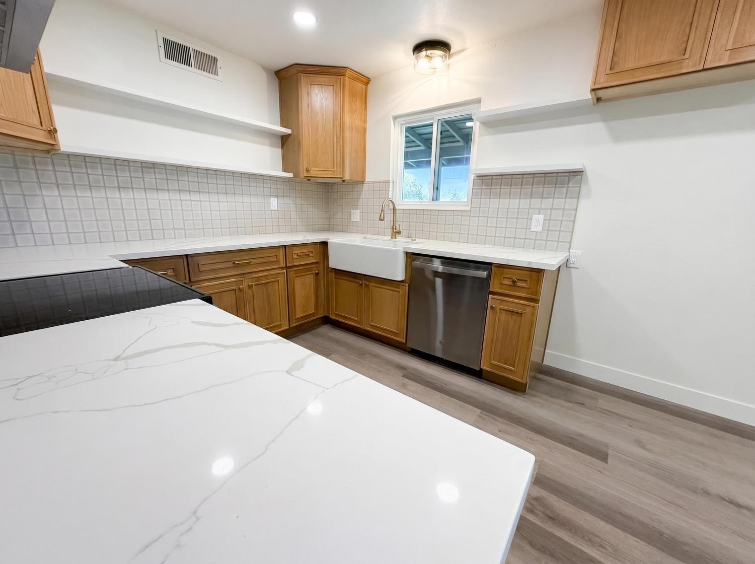 7403 E Alluvial Ave, Clovis, CA 93619